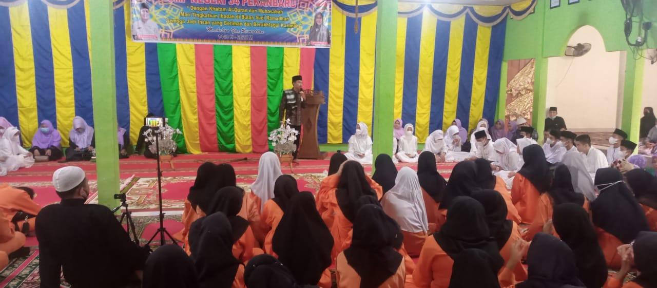 Nuzul Quran SMP N 34 Pekanbaru Undang Ketua ICMI Muda Pekanbaru Sarwan Kelana